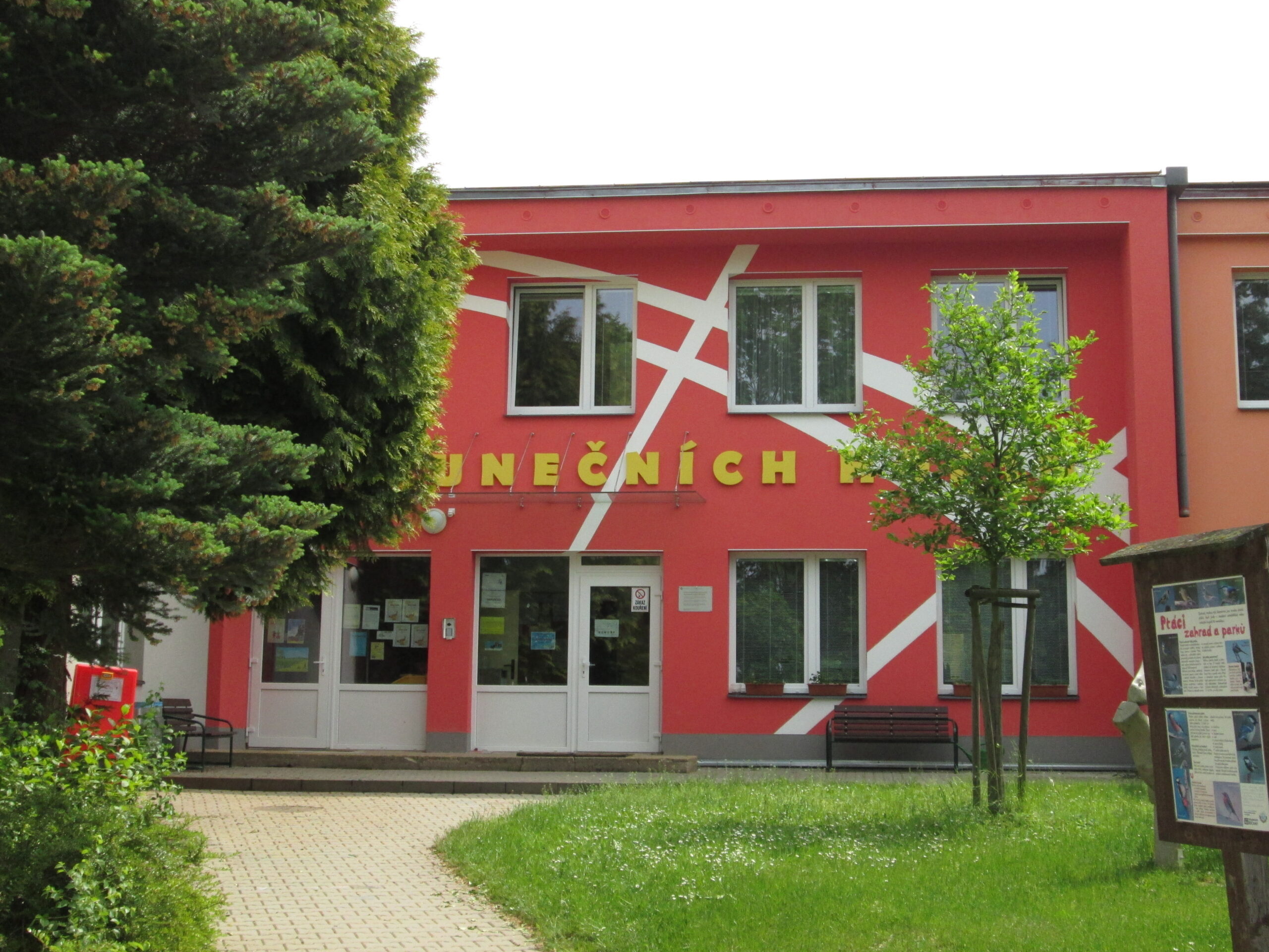 Školka u slunečních hodin Říčany